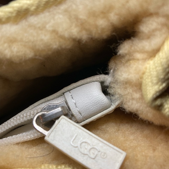 UGG Women's Tan and White Shearling Tote Bag - Picture 8 of 10